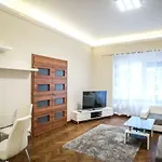 Downtown Szemere Apartment