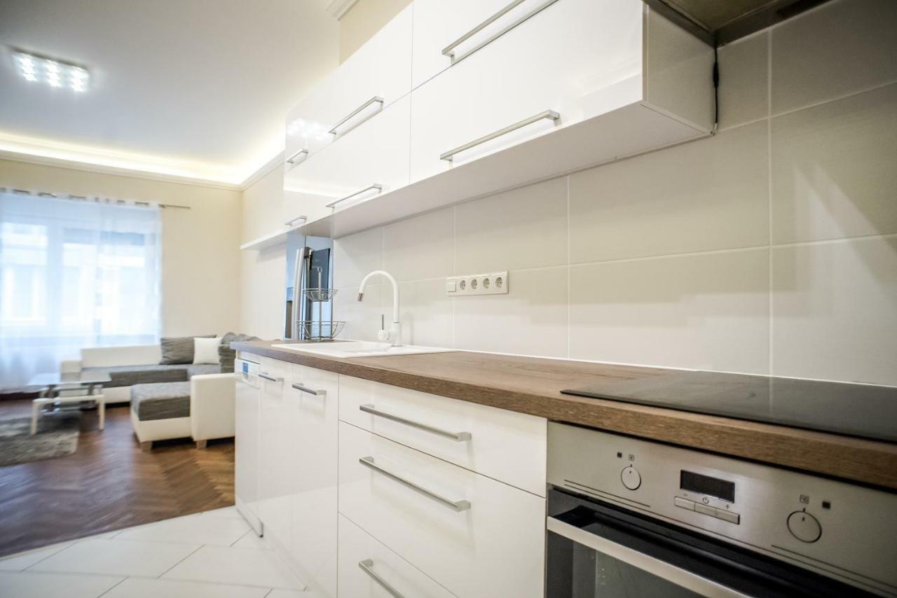 Downtown Szemere Apartament *
